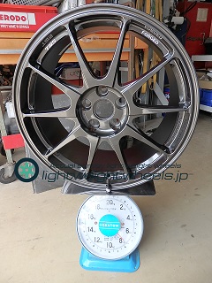 TWS RS317 17inch8.5J+45mmPCD100mm-5H重量計測画像