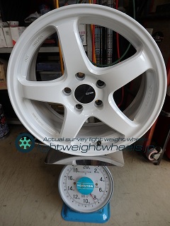 ENKEI PF05 17inch7J+45mm114.3mm-5H重量計測画像