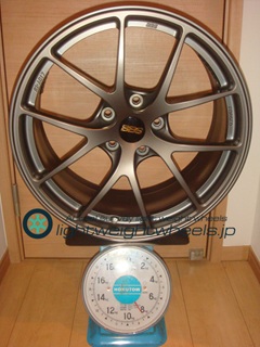 BBS RI-A18inch8.5J+35mm114.3mm-5H重量計測画像