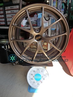 BBS RI-A 18inch8J+48mm112mm-5H重量計測画像