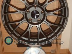 ENKEI PFM1 18inch8.5J+47mm120mm-5H 重量計測画像