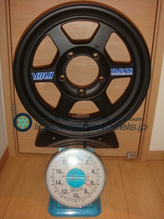 RAYS TE37X 16inch5.5J+16mm139.7mm-5H重量計測画像