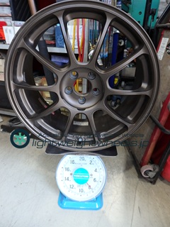 RAYS ZE40 18inch8J+45mm100mm-5H 重量計測画像