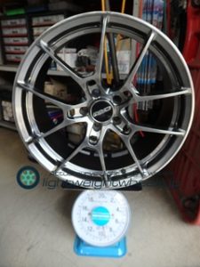 RAYS G025 19inch8.5J+38mm114.3mm-5H重量計測画像